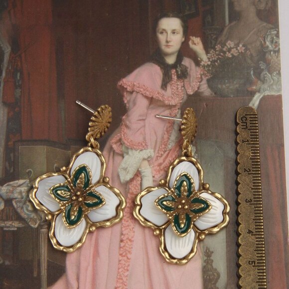 NEW Baroque Style Gold & Enamel Quatrefoil Drop Earrings - Picture 6 of 6